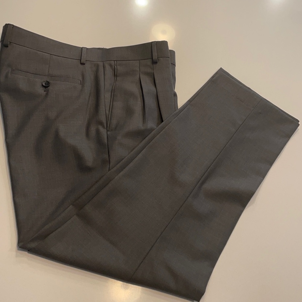 Nordstrom Rack gray pleated dress slacks 36W 30L